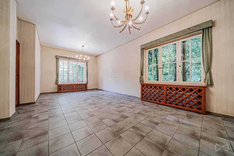 Huis te huur met grote tuin en paardenboxen