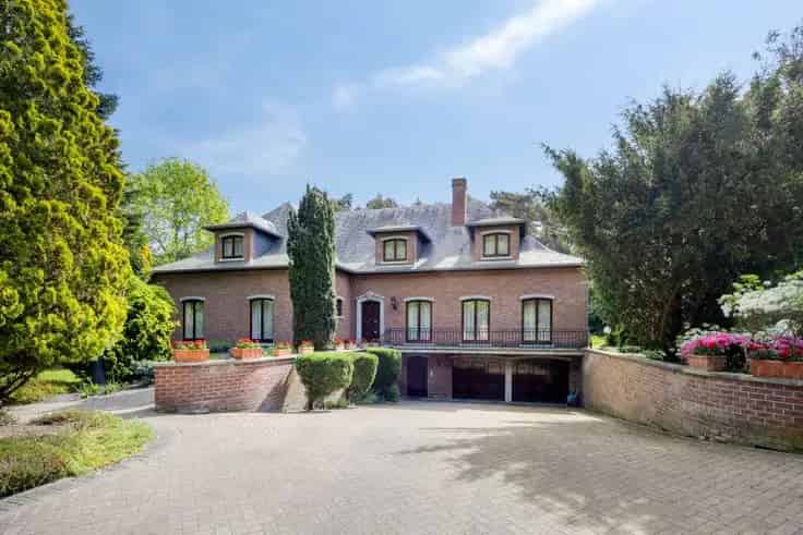 Statige Villa te Koop in Maasmechelen