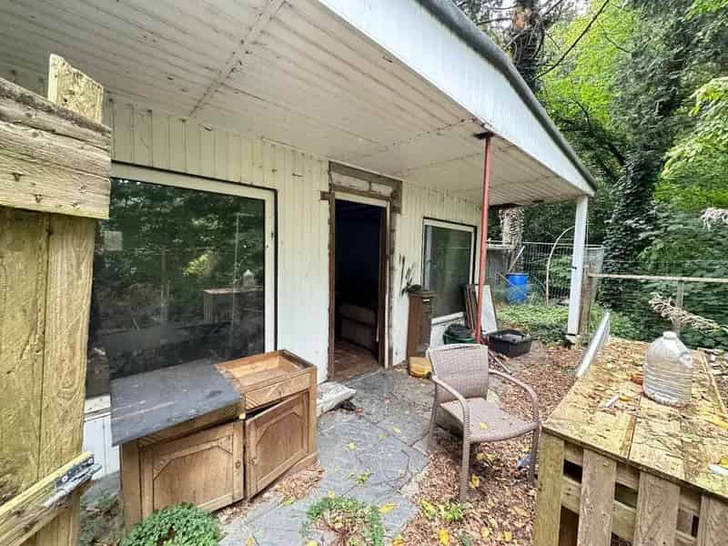Te renoveren vakantiewoning met tuin en terras in Hoeselt (recreatiedomein "Schabos")