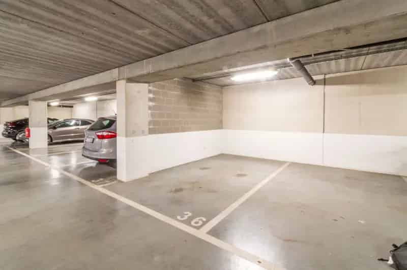 Binnenstaanplaats te centrum Halle!