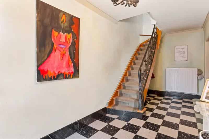 Bel-etage woning met 3 slpk's