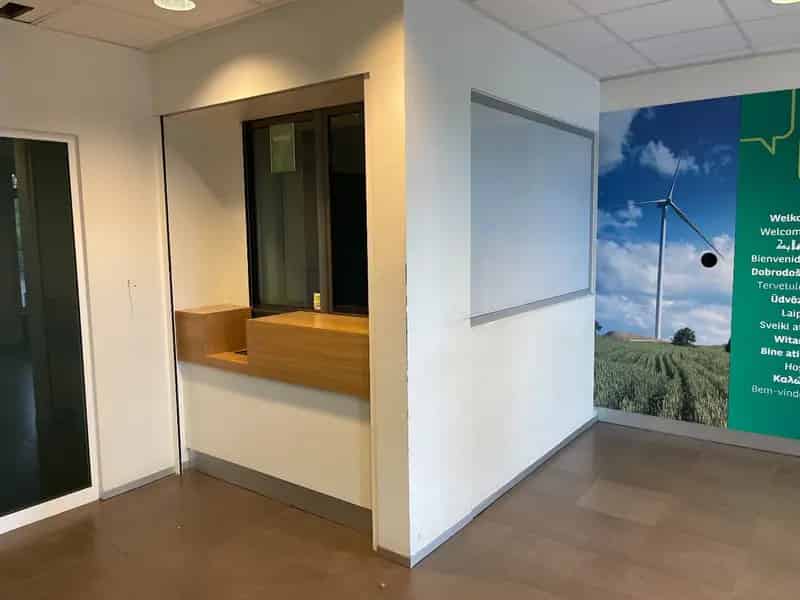 Kantoorgebouw 482m² te huur 3a85ca perceel tuin garage