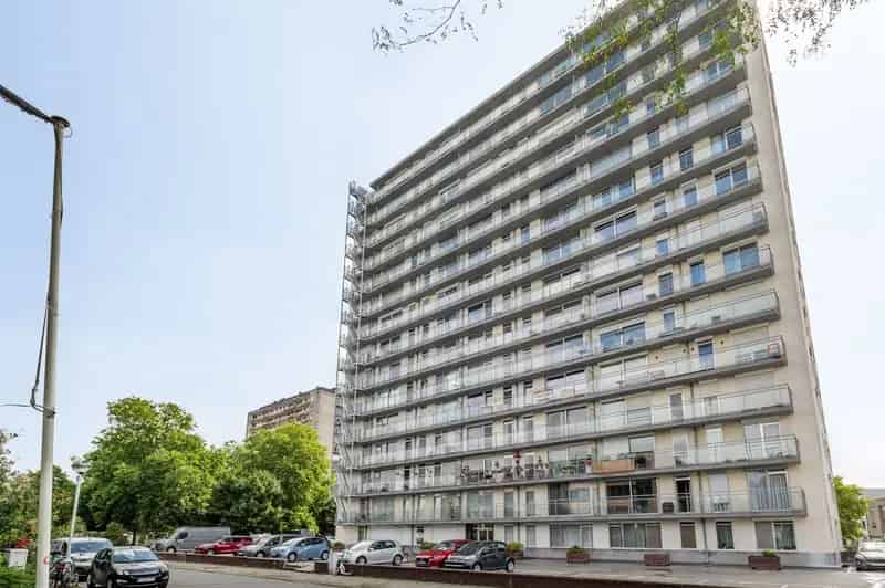 Appartement met 2 slaapkamers en garage op toplocatie in Berchem!