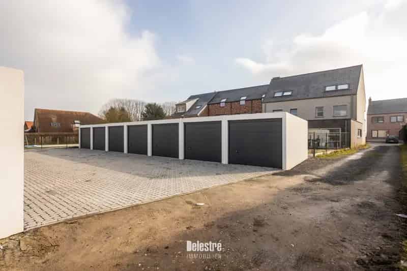 COMPLEET VERNIEUWDE GARAGEBOXEN HEMELRIJK