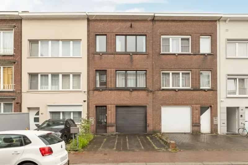 Zeer ruime, te renoveren woning met tuin