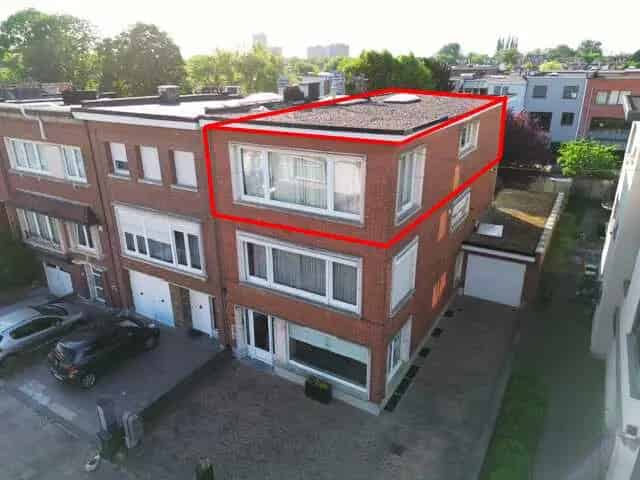 Hip Hoekappartement te Koop Nabij Rivierenhof