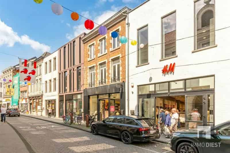 Handelshuis in het winkelcentrum van Diest (uitstekende verhuring)