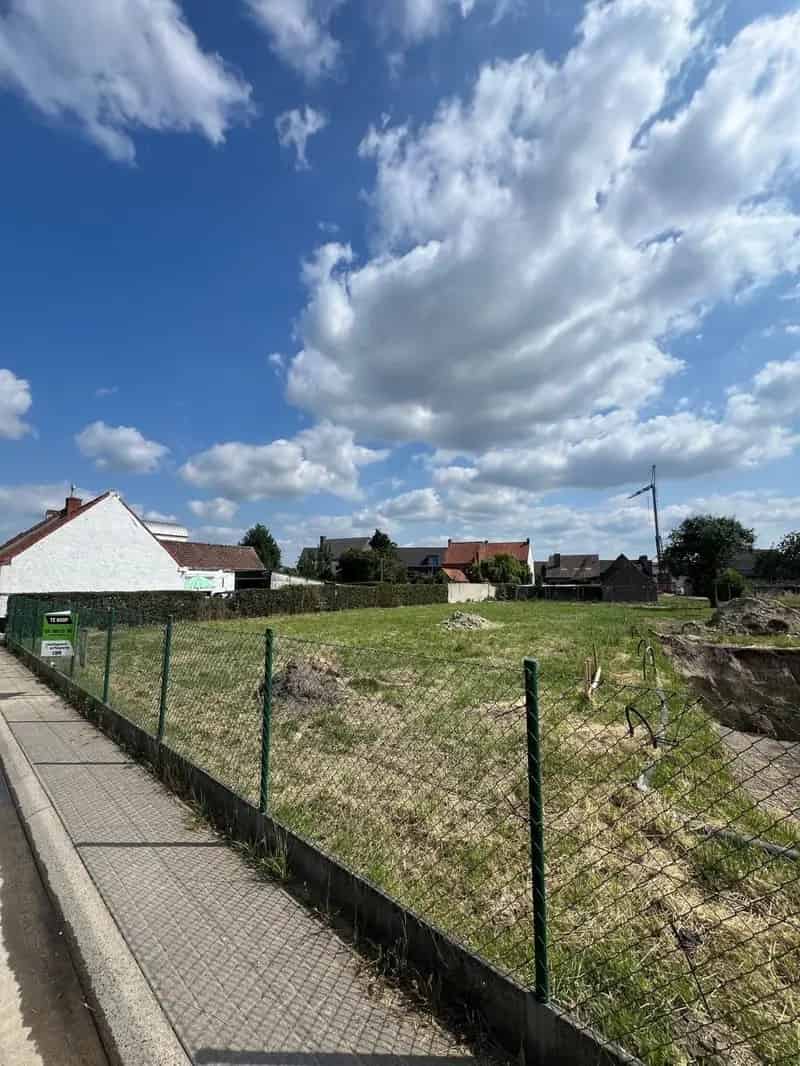 Bouwgrond met bouwverplichting in het charmante en groene dorpje Vinkt