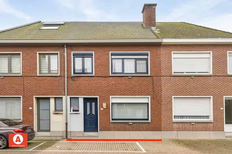 IN OPTIE - Instapklare woning met vernieuwd dak, tuin & parkeerplaatsen