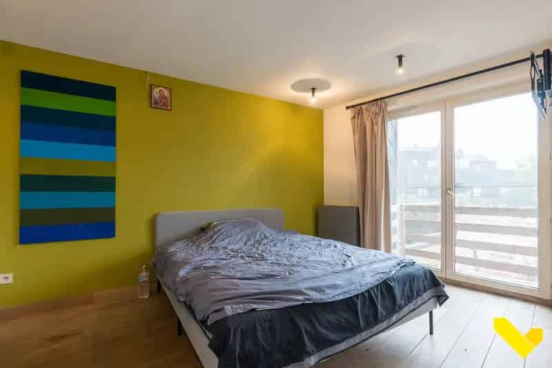 Ruim Appartement Met 3 Slaapkamers En Garage!