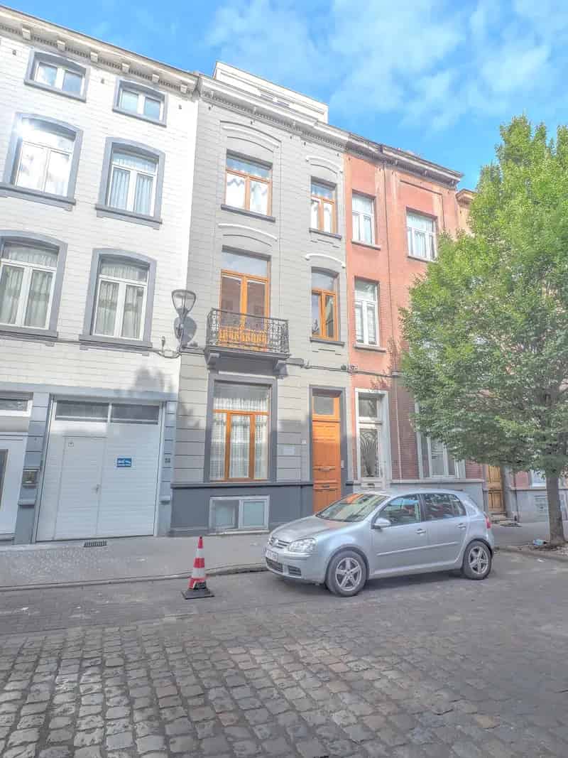 Appartementsgebouw met vijf slaapkamers in Molenbeek-Saint-Jean