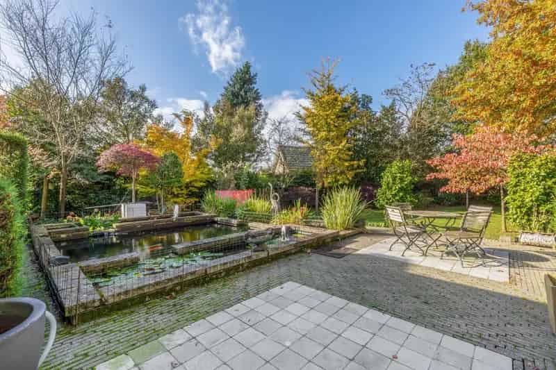 Split level woning op perceel van 2.232m² met veel privacy