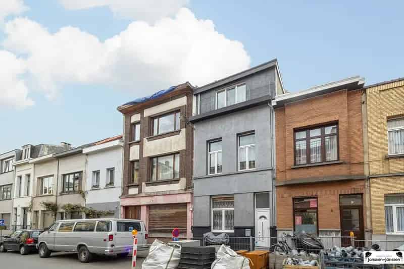 Ruime instapklare woning met 3 à 4 slaapkamers in 2060 Antwerpen!