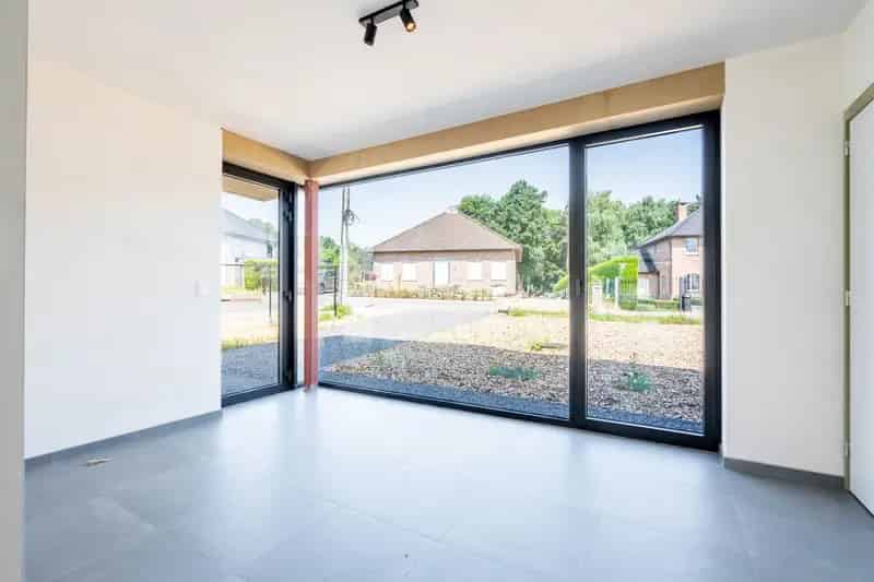 Prachtige nieuwbouwwoning in heel rustige straat te koop!