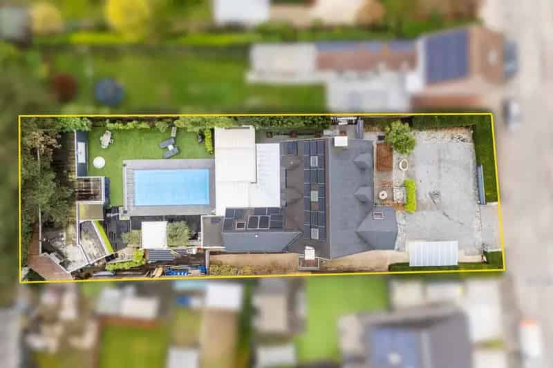Statige villa met zwembad en praktijkruimte
