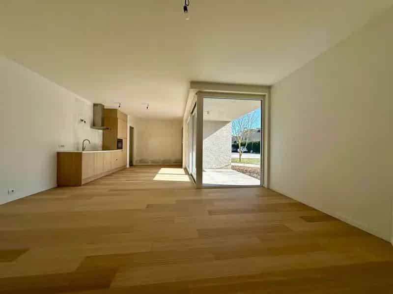 Modern gelijkvloers appartement met ondergrondse staanplaats in Eeklo.