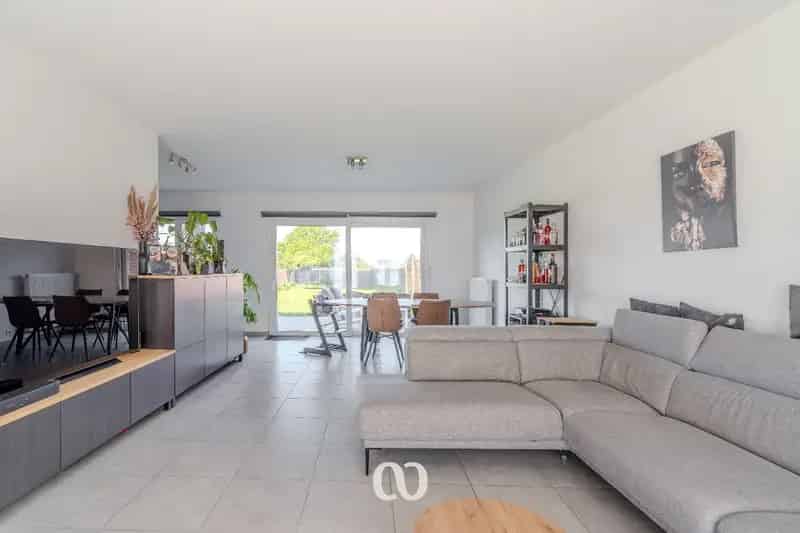 Ruime recent gebouwde woning met 4 slaapkamers