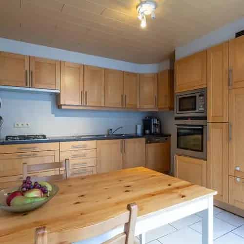 MOOIE VEELZIJDIGE & RUIME HALF-OPEN WONING in het centrum van Ruddervoorde met GARAGE