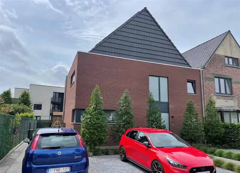 Ruime gezinswoning 4 slaapkamers 2 badkamers 2013