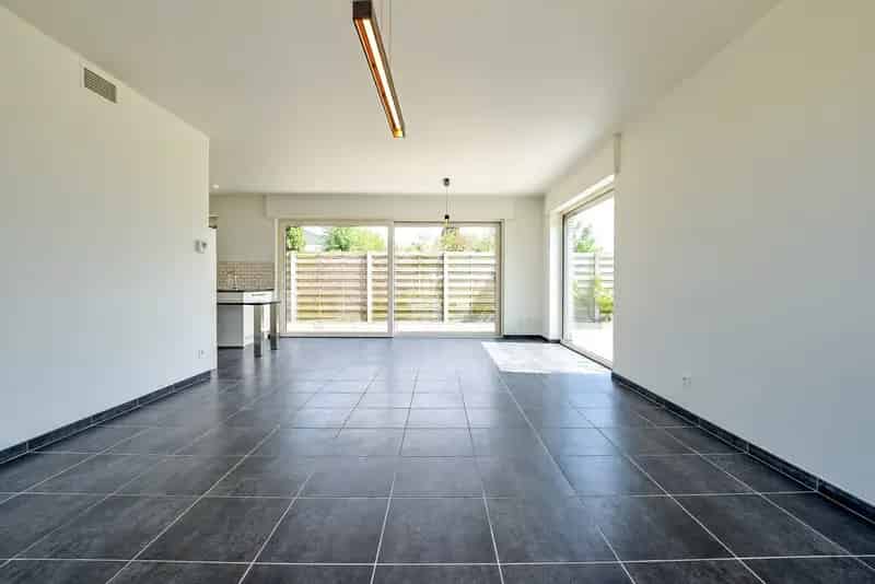 Moderne halfopen bebouwing met 3 slaapkamers te Stavele.