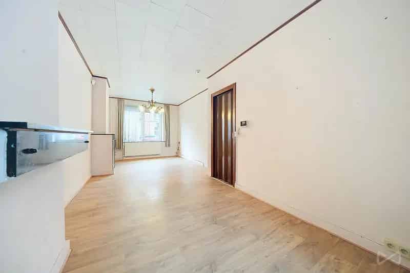 Huis met zes slaapkamers in Anderlecht