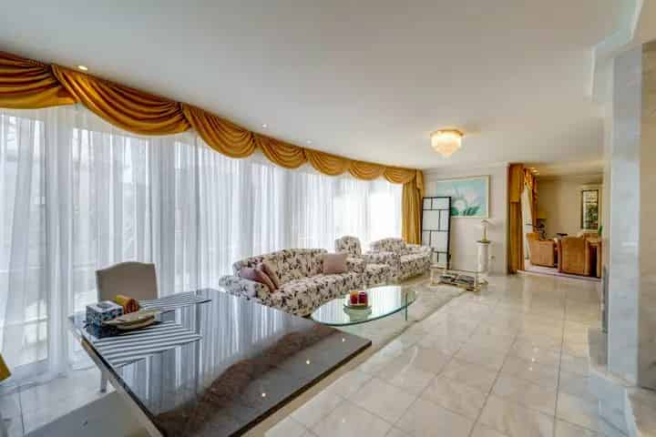 Ruime Luxe appartement in hartje Brasschaat