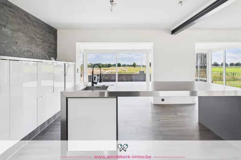 Huis te huur Kinrooi: Splitlevelwoning met paardenfaciliteiten