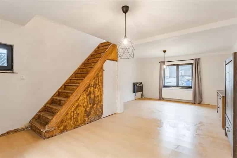 Gerenoveerde gezinswoning met 4 slaapkamers!