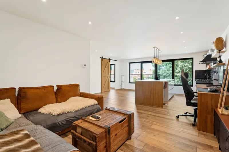 Ruim en compleet gerenoveerd duplex appartement met zonnig terras