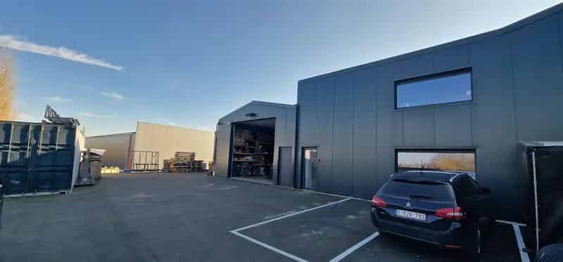 Nieuwbouw KMO unit met kantoor en sociale ruimte