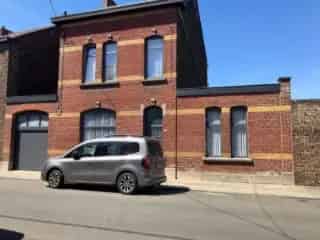 Huis te koop Auvelais - Grote woning met garage en tuin