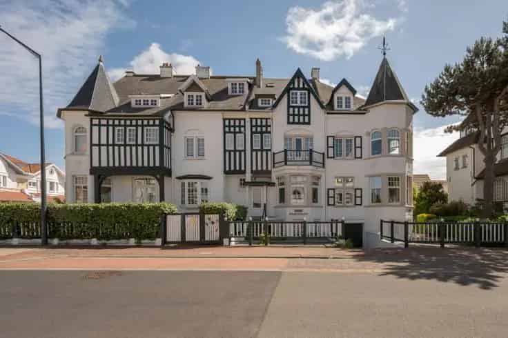Herenhuis Te Koop Duinbergen: Exclusieve Villa Nabij Zee