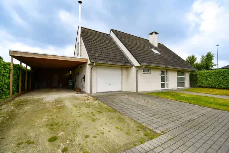 HEDENDAAGSE VILLA vlakbij het centrum van HERTSBERGE