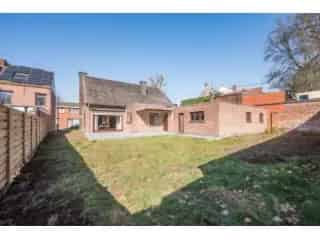 Huis te koop Kallo 4 slaapkamers grote garage en tuin