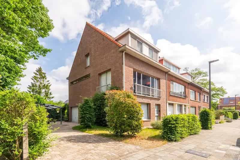 Huis te koop Linkeroever: Rustige HOB met 4 slaapkamers en grote tuin