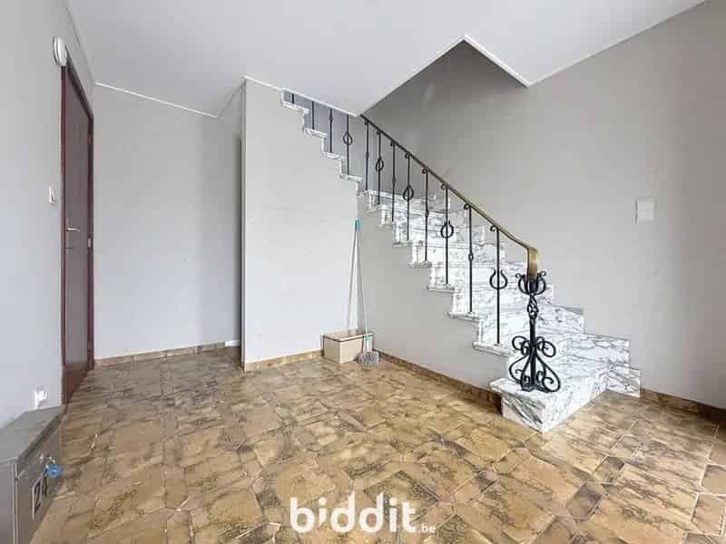 STADSWONING MET GARAGE EN TUIN