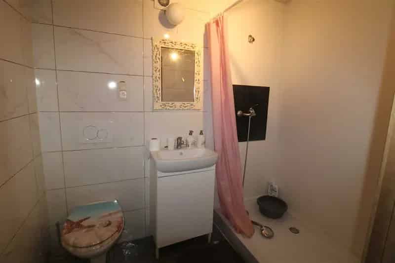Ruime op te frissen woning met 3 units!