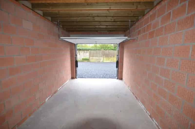 Te huur : nieuwbouw garage  (+/- 18 m²) te Roeselare Gitsestraat