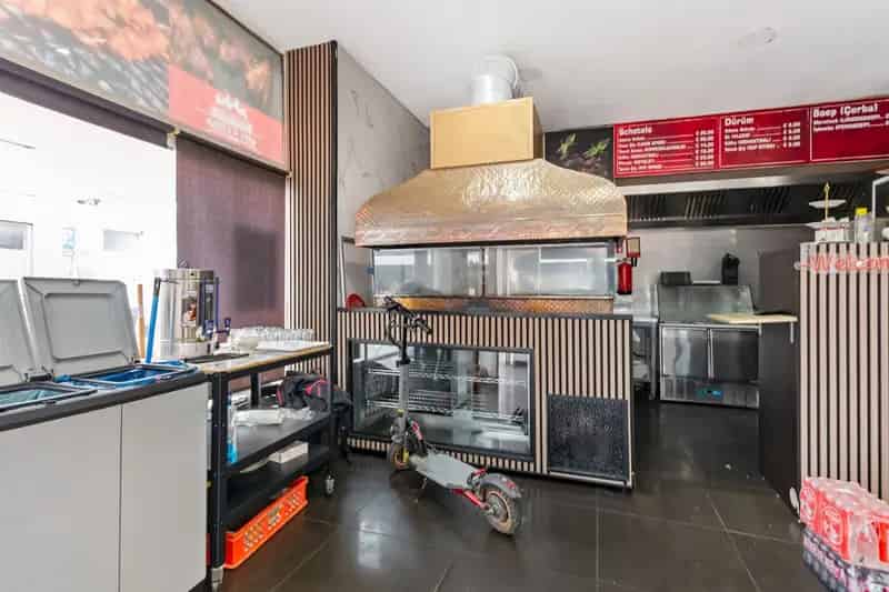 Handelshuis, bestaande uit comm. GLV + 1V app en duplex