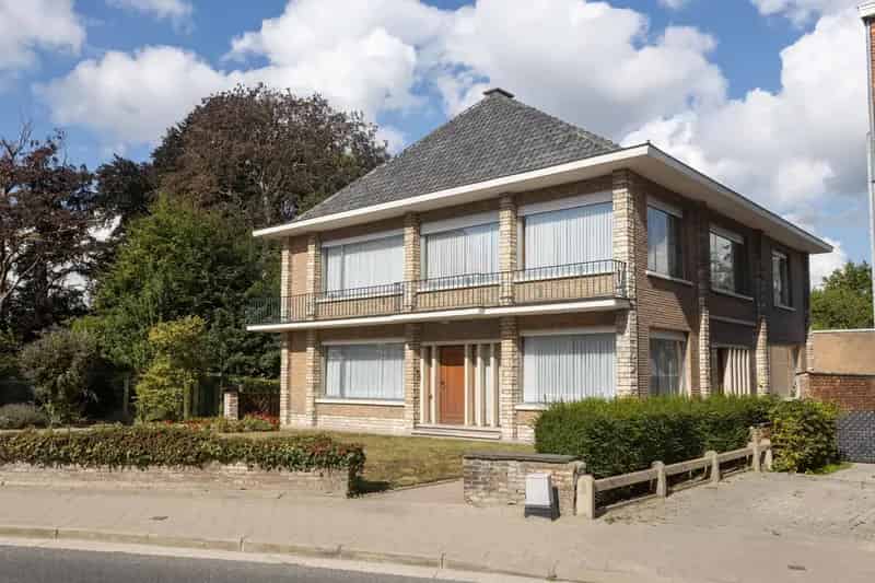 Statige woning met 7 slaapkamers + tuin op 2430 m2