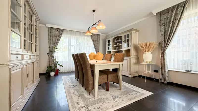 Karaktervolle nieuwbouw villa met 6slpks te Houthalen!