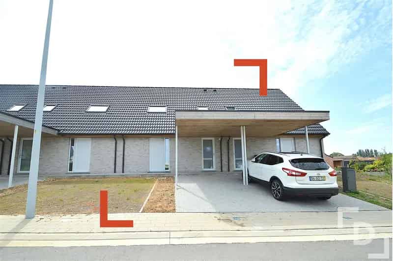 Nieuwbouwwoning met carport te huur in Wijtschate.