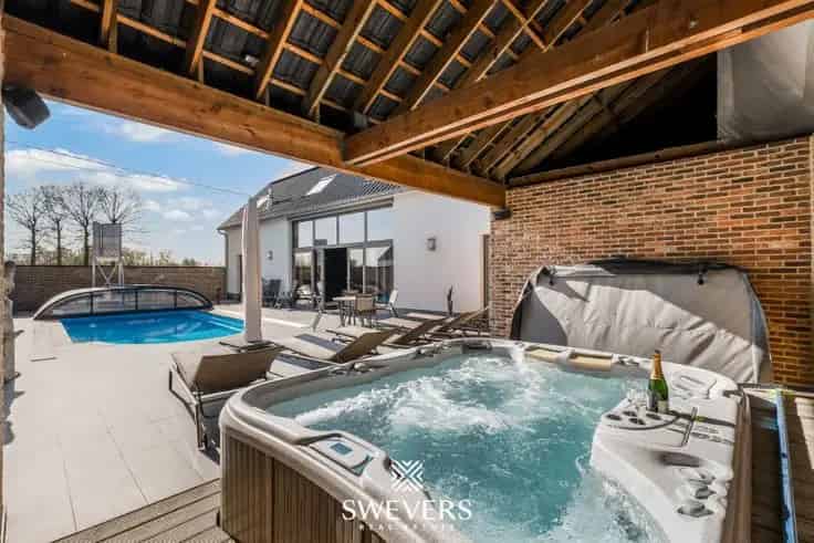 Huis Te Koop Geetbets: Luxe Hoevel woning met Wellness en Praktijkruimte