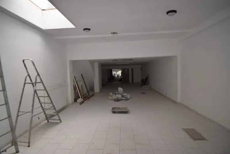 Opbrengstgebouw met commercieel gelijkvloers