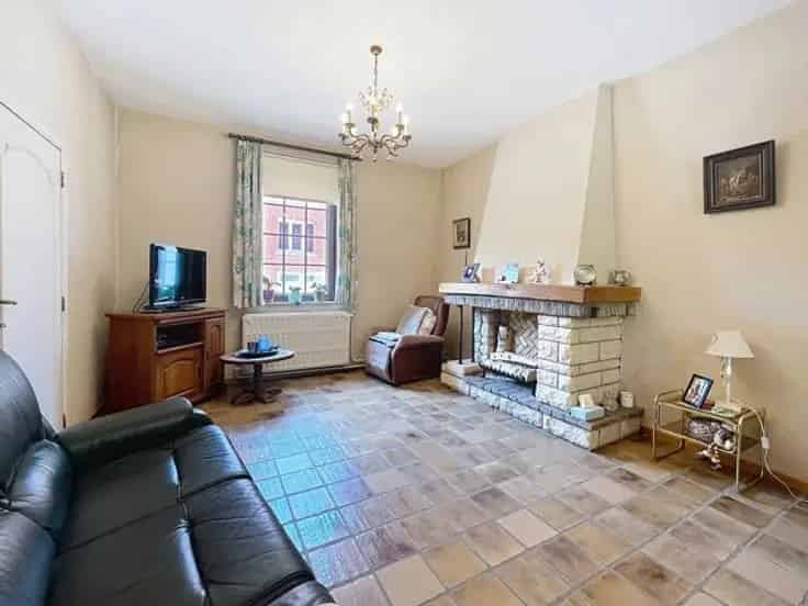 Huis Te Koop Ruime woning nabij voorzieningen