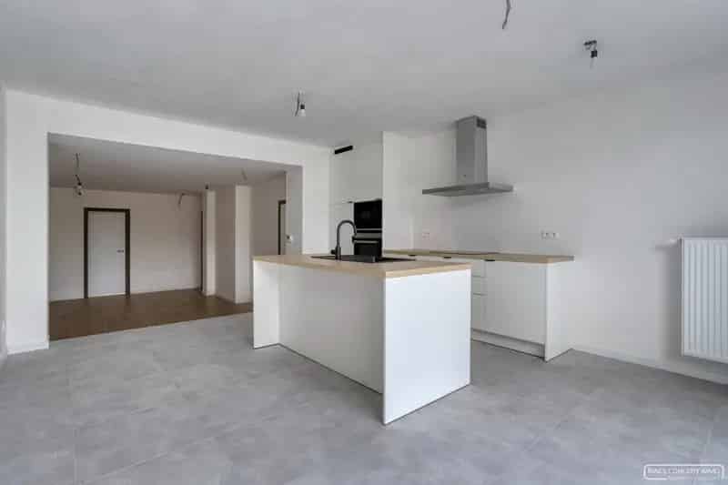 Gerenoveerde woning met 3 slaapkamers en uitweg te koop in Vichte