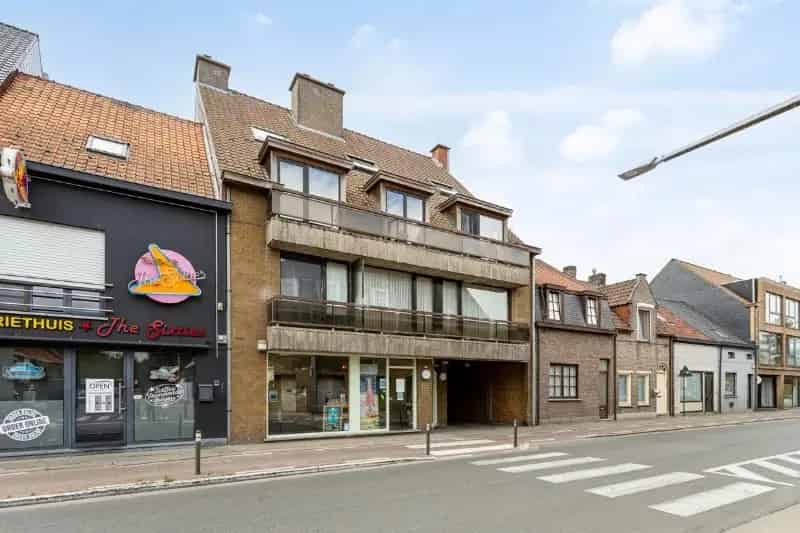Handelspand nabij Station te huur