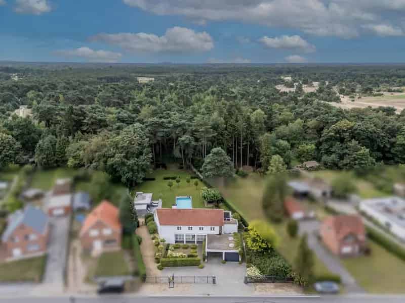 Prachtig gelegen villa met zwembad op 33 are tegen de Keiheuvel !