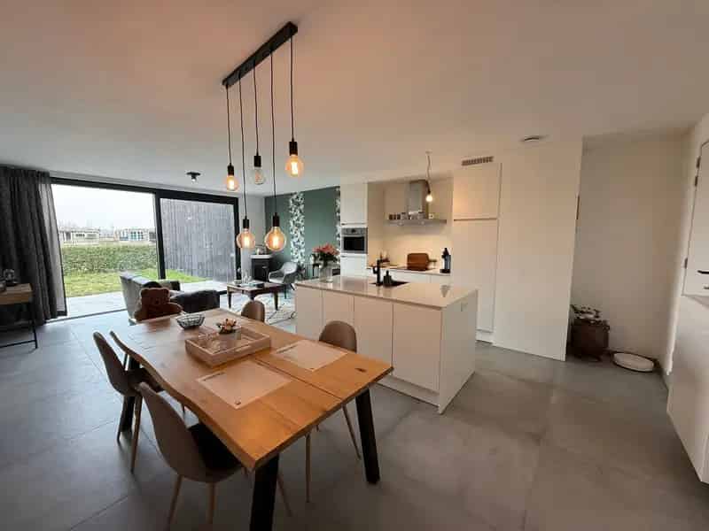 OVERMERE - Recente woning met open zicht.