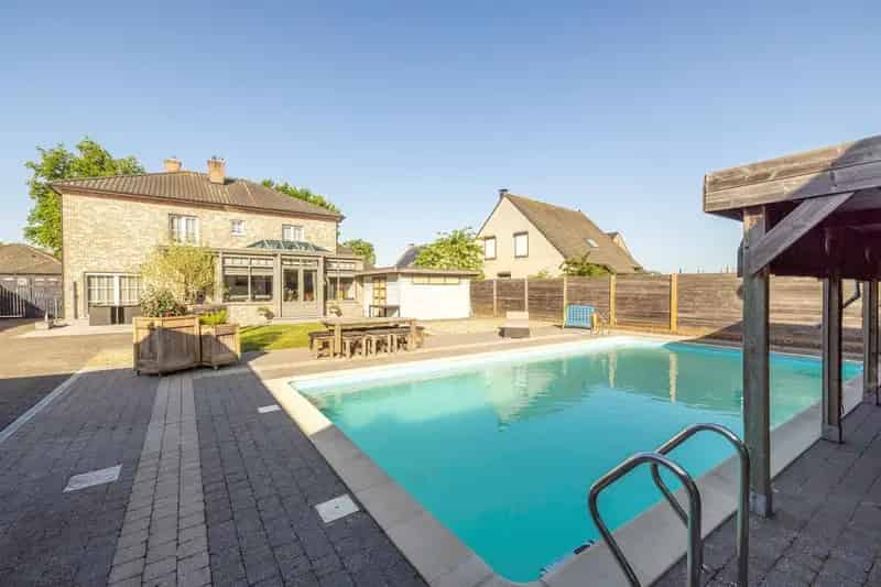 Ruime, goed onderhouden woning op een perceel van ca 800 m²